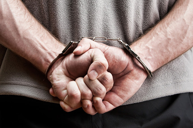 Homem com mandado de Prisão em aberto é preso furtando Celular  em Trindade